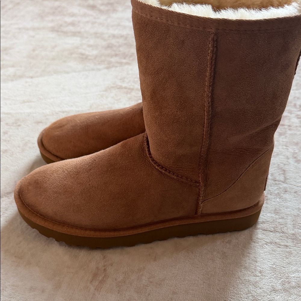UGG Women's Classic Short II Boots Size 8 - Picture 5 of 9